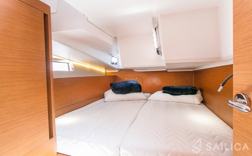 Sun Odyssey 490 - Yacht Charter Sailica