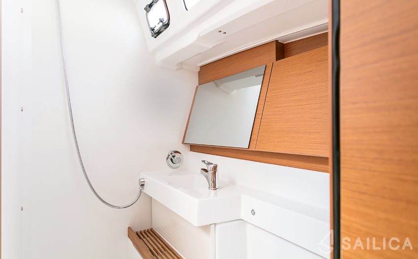 Sun Odyssey 490 - Yacht Charter Sailica