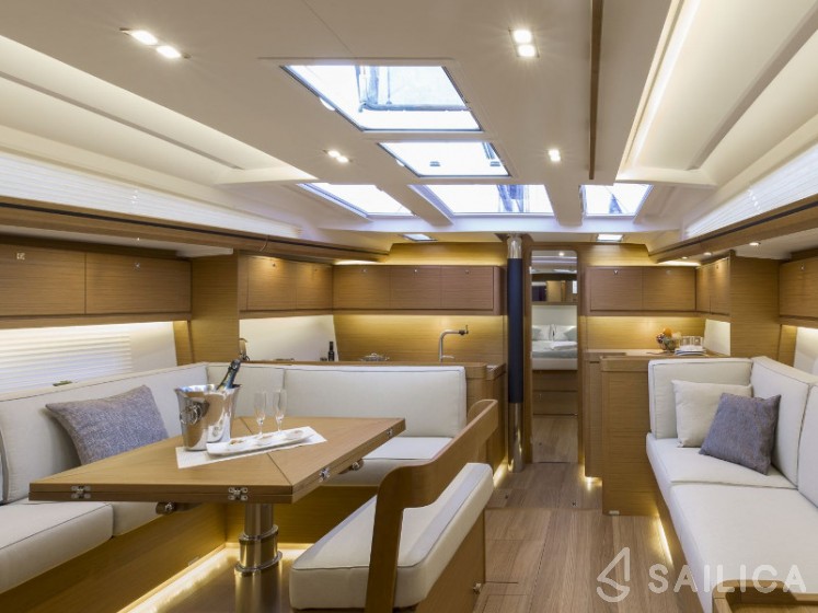 Dufour 520 GL - Yacht Charter Sailica