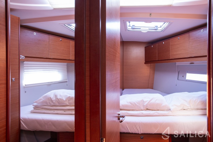 Dufour 520 GL - Yacht Charter Sailica