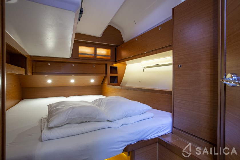 Dufour 520 GL - Yacht Charter Sailica