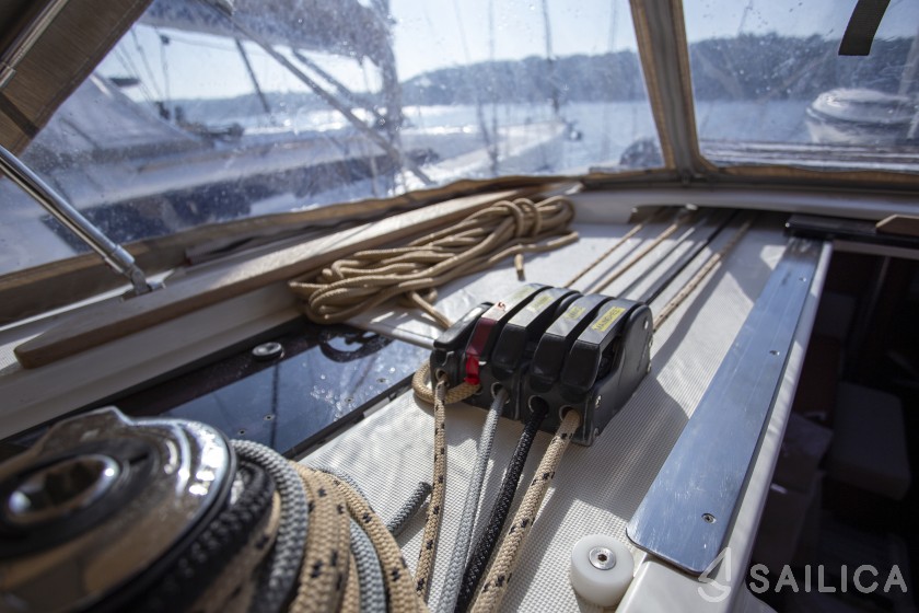 Dufour 412 GL - Yacht Charter Sailica