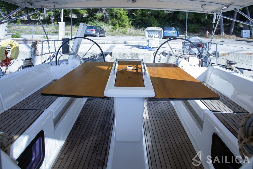 Dufour 412 GL - Yacht Charter Sailica