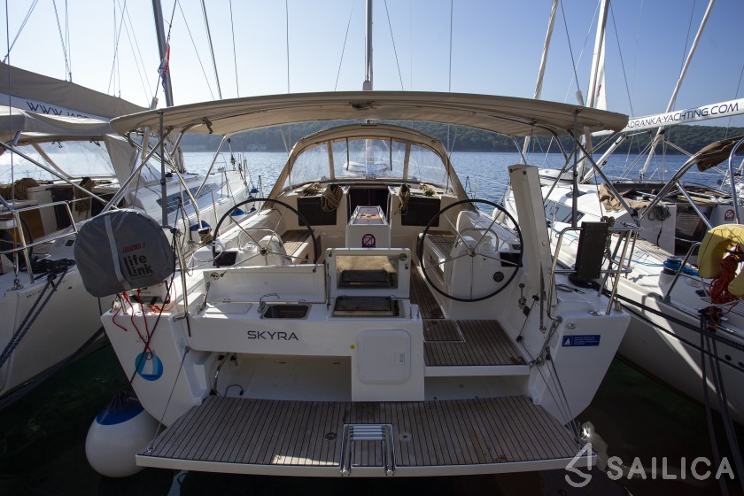 Dufour 412 GL - Yacht Charter Sailica