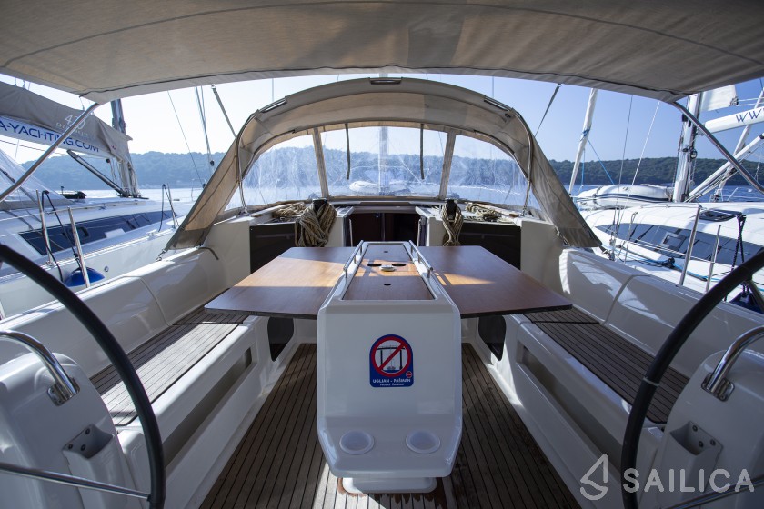 Dufour 412 GL - Yacht Charter Sailica