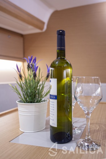 Dufour 412 GL - Yacht Charter Sailica