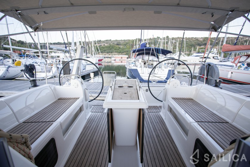 Dufour 412 GL - Yacht Charter Sailica
