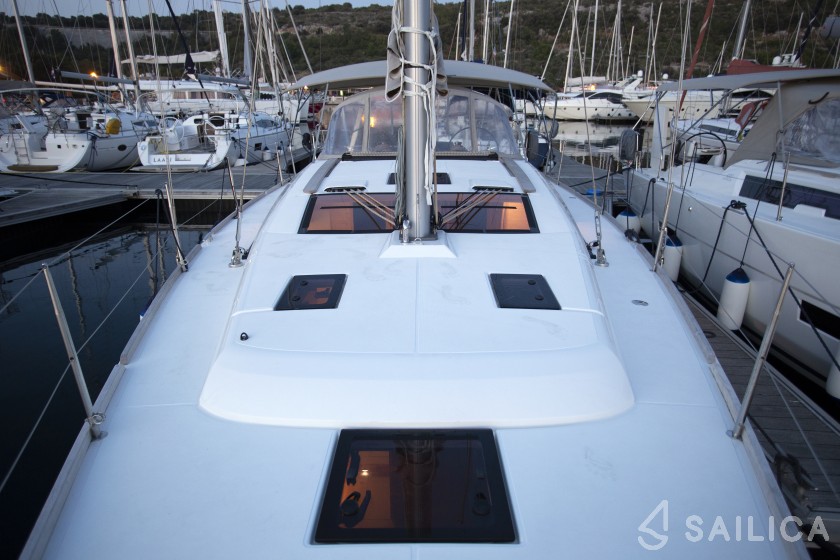 Dufour 412 GL - Yacht Charter Sailica
