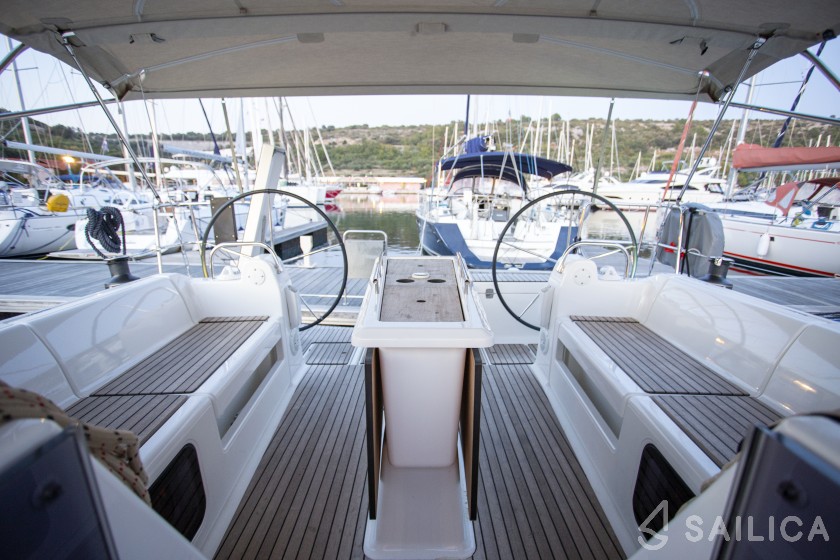 Dufour 412 GL - Yacht Charter Sailica
