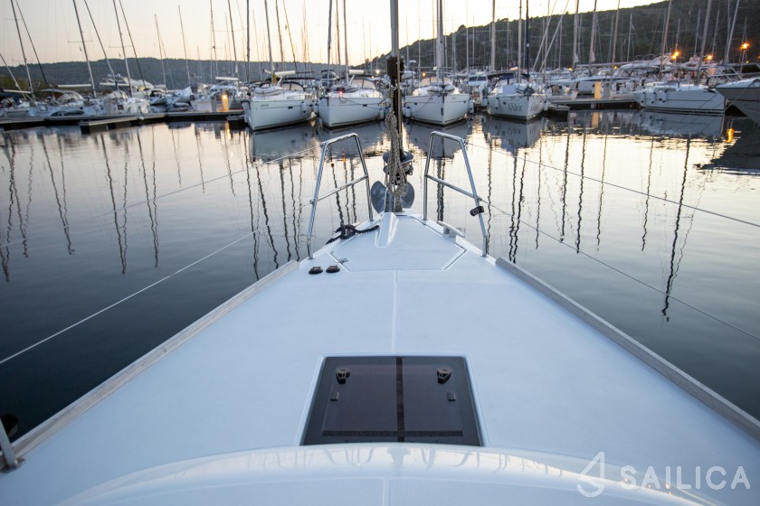 Dufour 412 GL - Yacht Charter Sailica