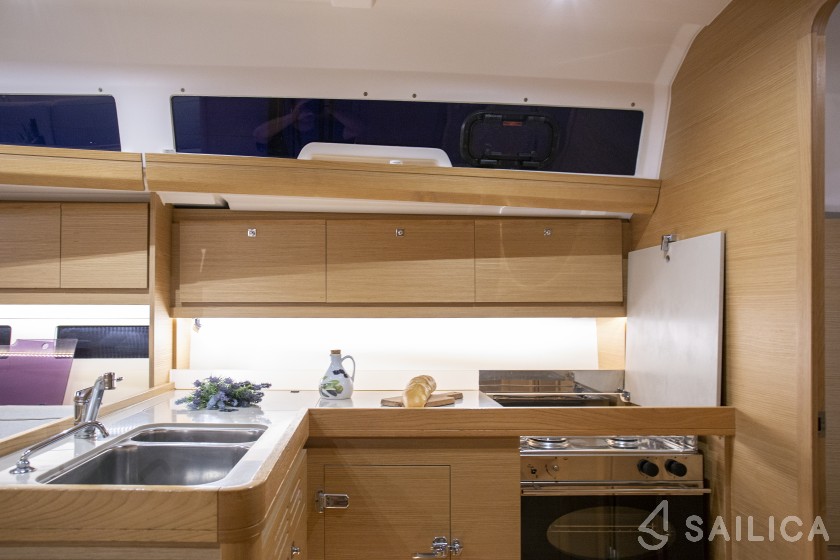 Dufour 412 GL - Yacht Charter Sailica