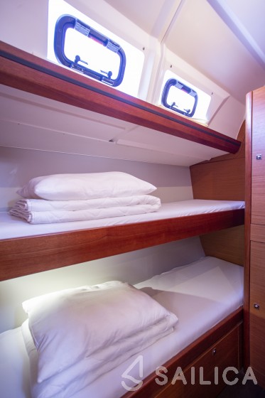 Dufour 520 GL - Yacht Charter Sailica