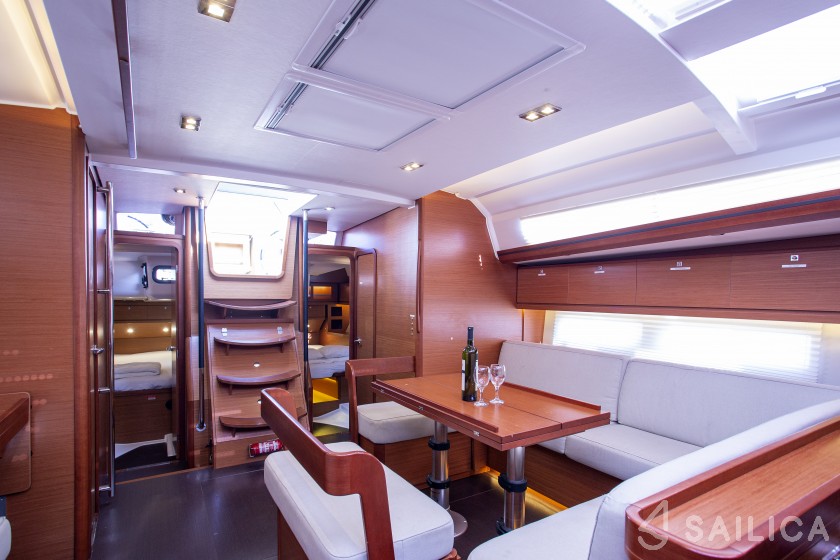 Dufour 520 GL - Yacht Charter Sailica