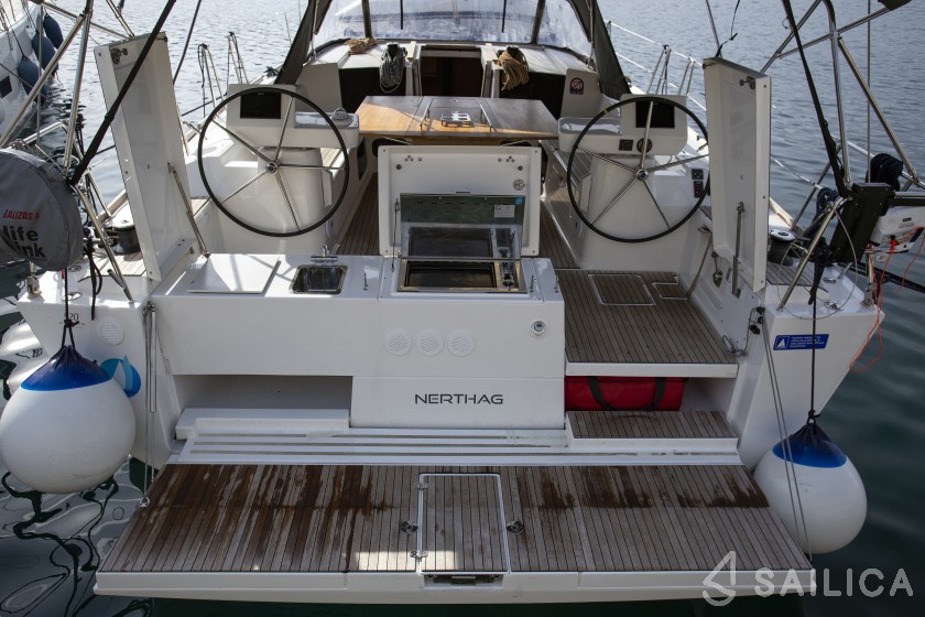 Dufour 520 GL - Yacht Charter Sailica