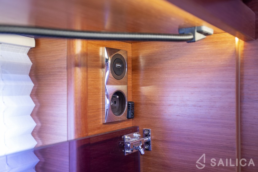 Dufour 520 GL - Yacht Charter Sailica