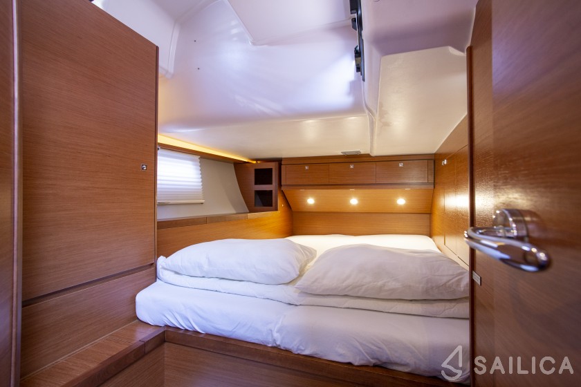 Dufour 520 GL - Yacht Charter Sailica