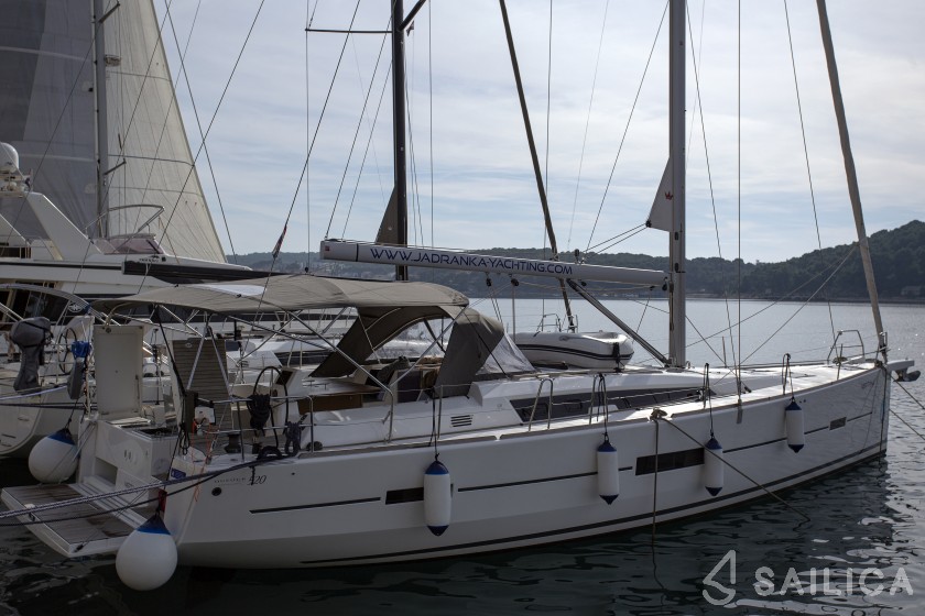 Dufour 520 GL - Yacht Charter Sailica