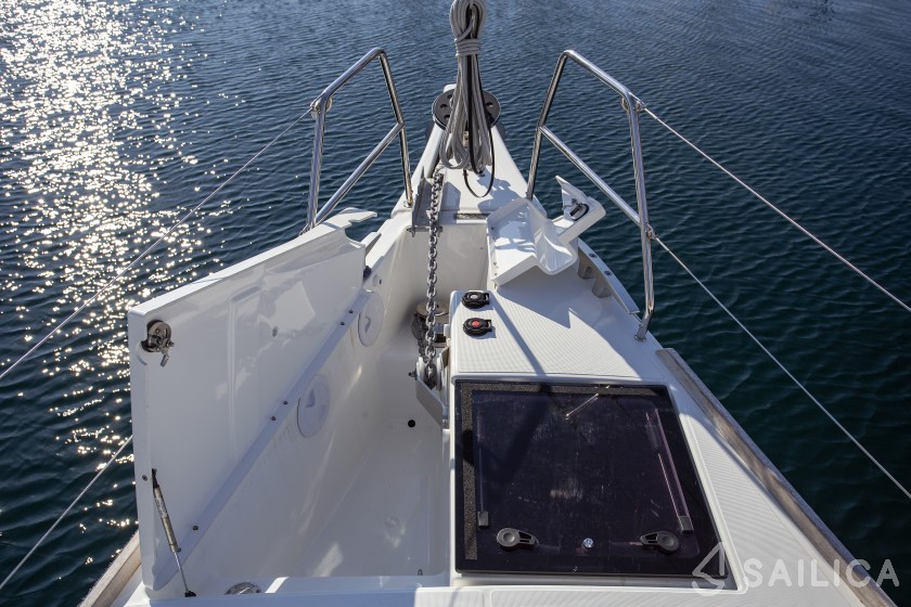 Dufour 520 GL - Yacht Charter Sailica