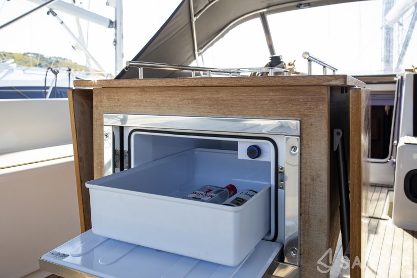 Dufour 520 GL - Yacht Charter Sailica