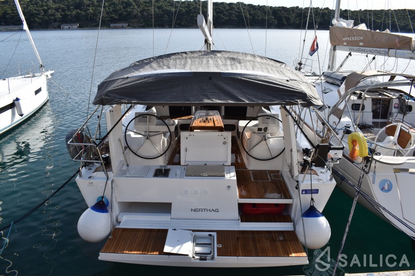 Dufour 520 GL - Yacht Charter Sailica