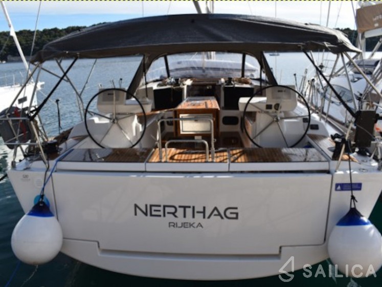 Dufour 520 GL - Yacht Charter Sailica
