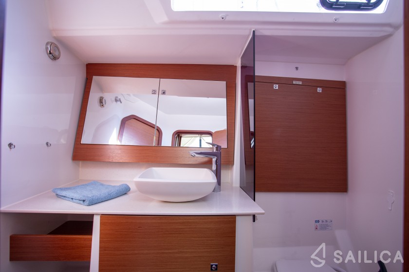Dufour 520 GL - Yacht Charter Sailica