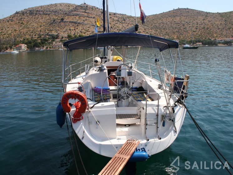 Elan 333 - Yacht Charter Sailica