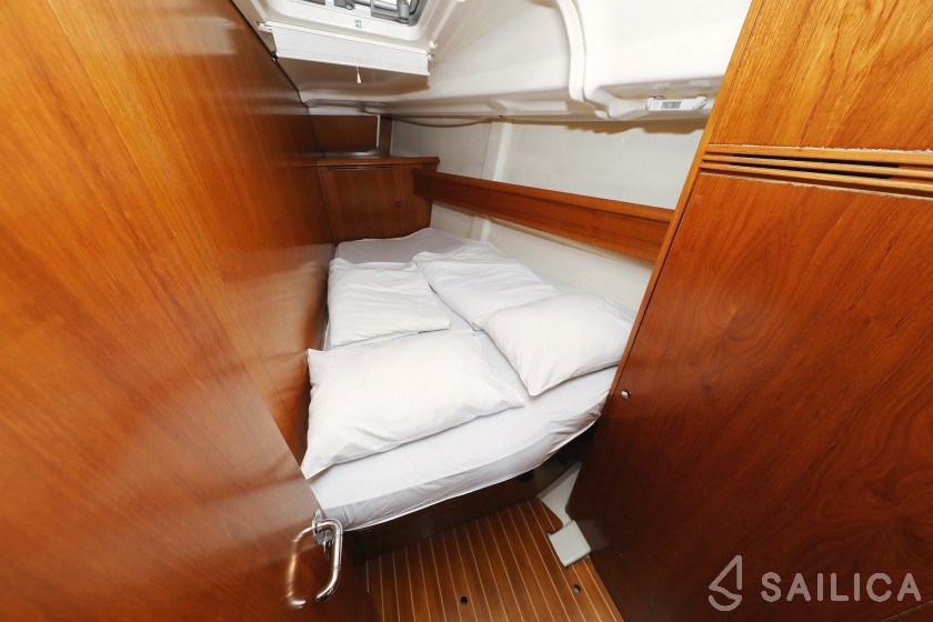 Sun Odyssey 45 - Yacht Charter Sailica