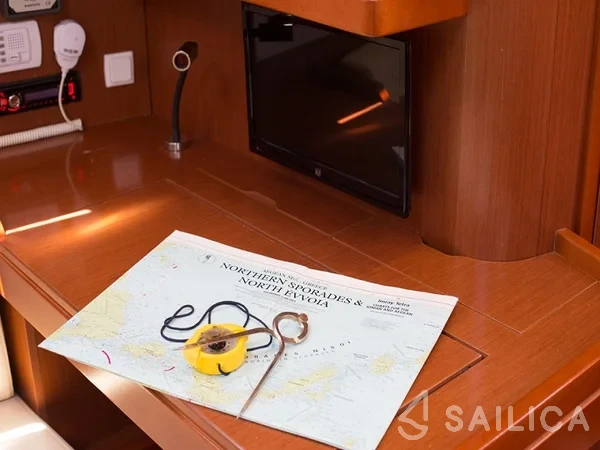Oceanis 45 - Yacht Charter Sailica