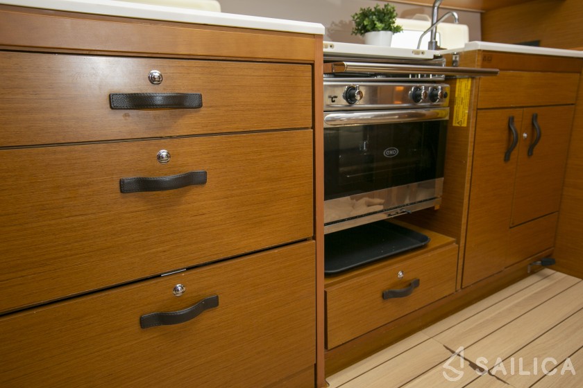 Jeanneau 54 - Yacht Charter Sailica