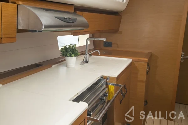 Jeanneau 54 - Yacht Charter Sailica