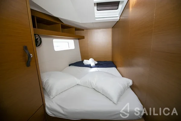 Jeanneau 54 - Yacht Charter Sailica