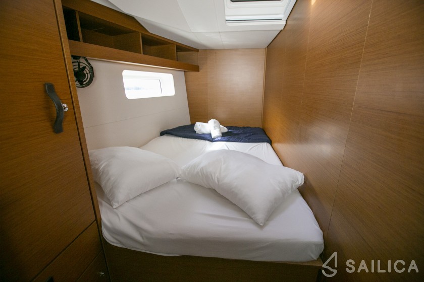 Jeanneau 54 - Yacht Charter Sailica