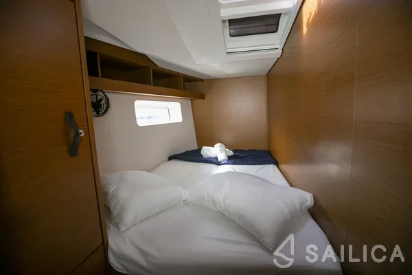 Jeanneau 54 - Yacht Charter Sailica