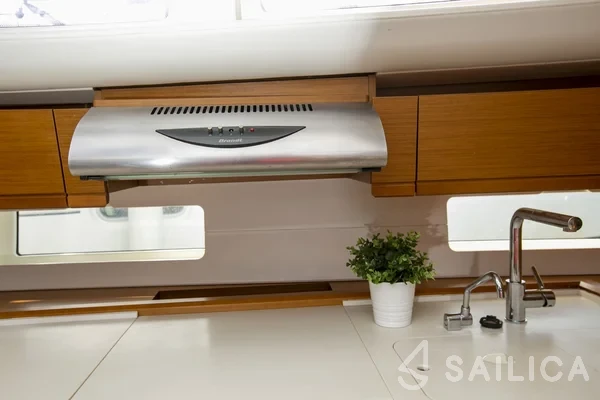 Jeanneau 54 - Yacht Charter Sailica
