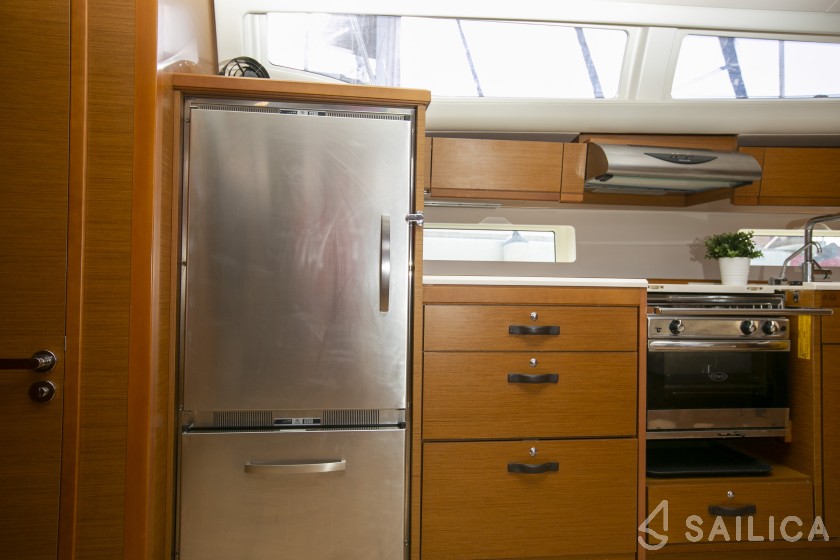 Jeanneau 54 - Yacht Charter Sailica