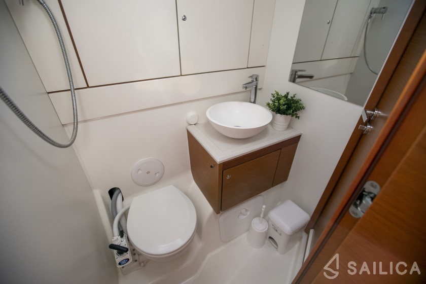 Jeanneau 54 - Yacht Charter Sailica