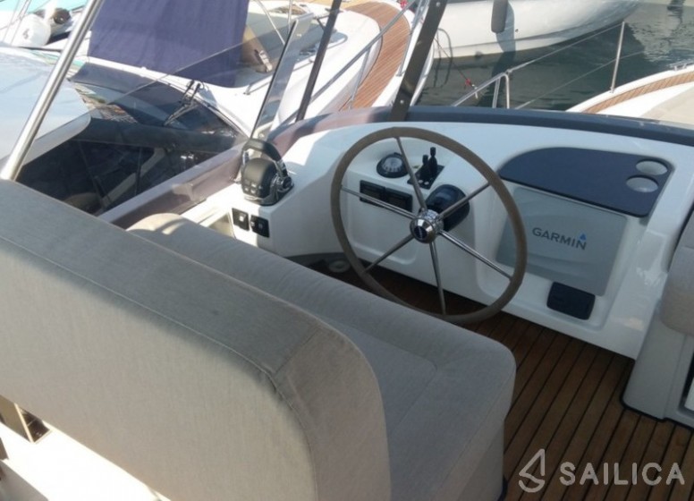 Bavaria E40 Fly - Yacht Charter Sailica