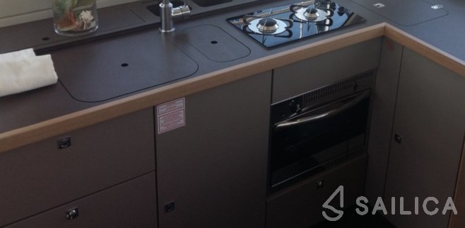 Bavaria E40 Fly - Yacht Charter Sailica