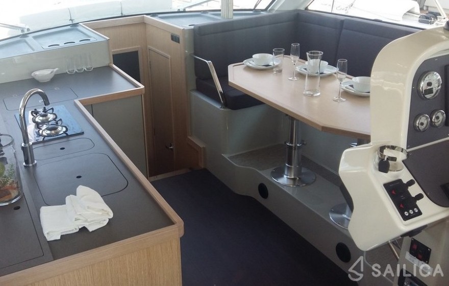 Bavaria E40 Fly - Yacht Charter Sailica