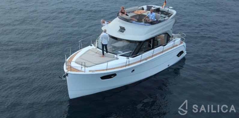 Bavaria E40 Fly - Yacht Charter Sailica