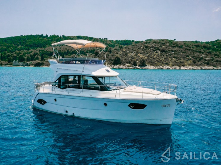 Bavaria E40 Fly - Yacht Charter Sailica
