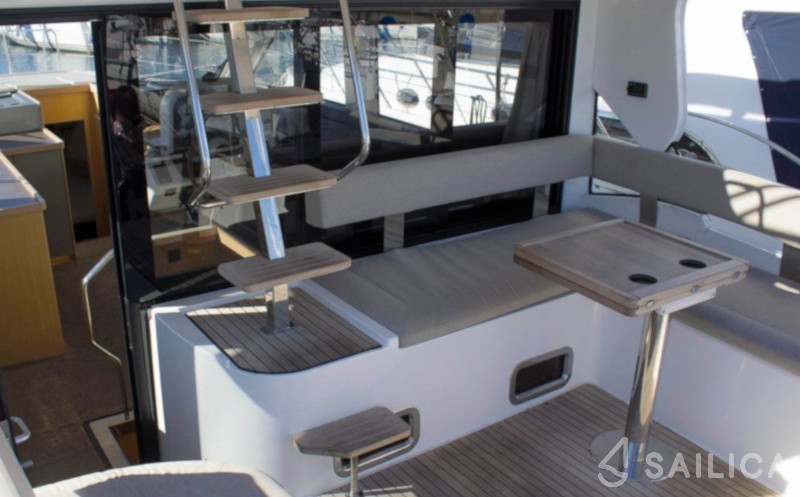 Bavaria E40 Fly - Yacht Charter Sailica