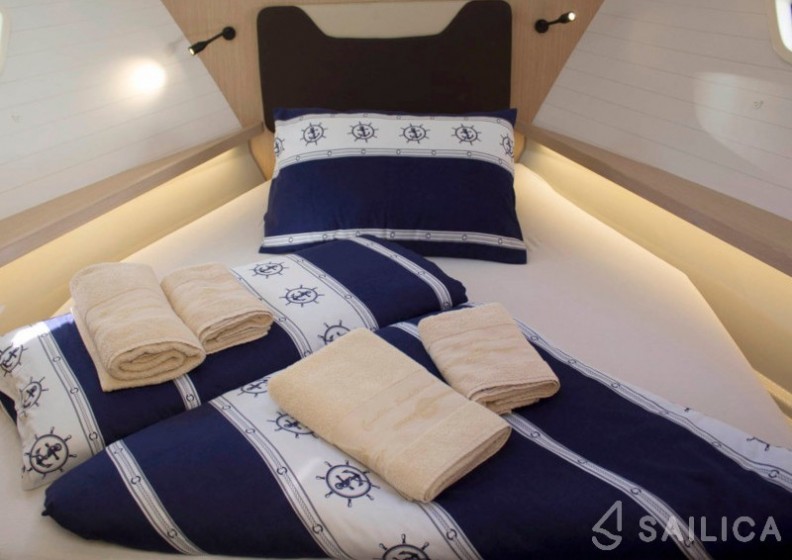 Bavaria E40 Fly - Yacht Charter Sailica