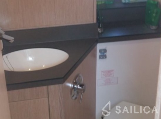 Bavaria E40 Fly - Yacht Charter Sailica