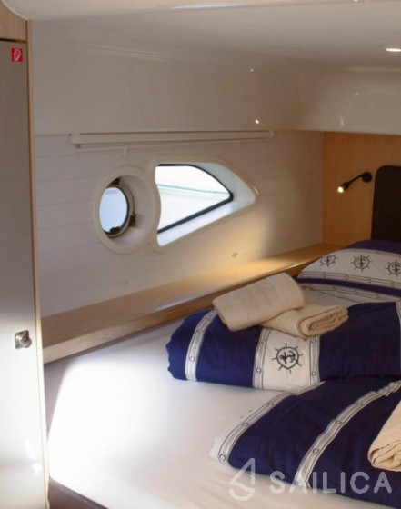 Bavaria E40 Fly - Yacht Charter Sailica