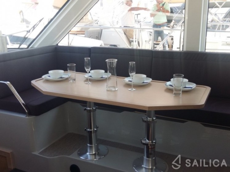Bavaria E40 Fly - Yacht Charter Sailica