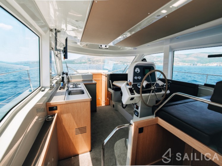Bavaria E40 Fly - Yacht Charter Sailica