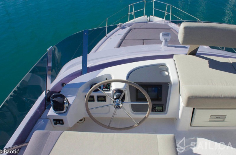 Bavaria E40 Fly - Yacht Charter Sailica