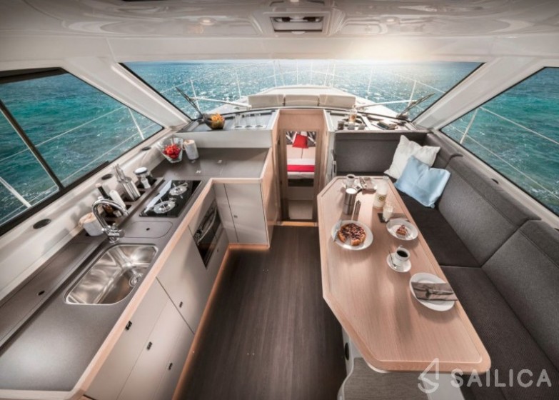 Bavaria E40 Fly - Yacht Charter Sailica